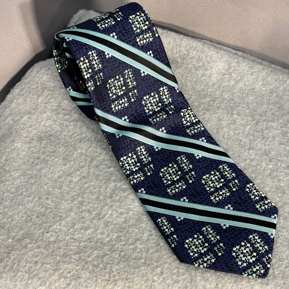 NWT Robert Graham Silk Necktie Navy Blue Geometric Stripe Pattern Men Tie